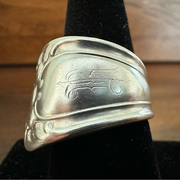 “R” Spoon Ring - Picture 1 of 13